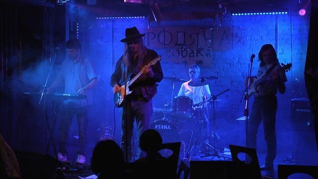 02. People are Srange – The NEWS Tribute to The Doors