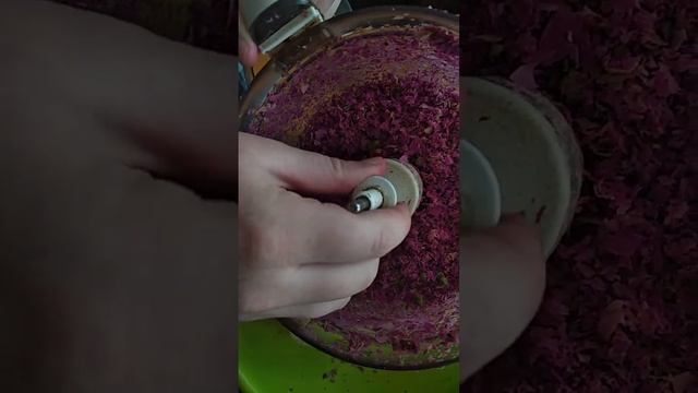 Перефасовка розы из мороз камеры. Помол и укладка в бо?