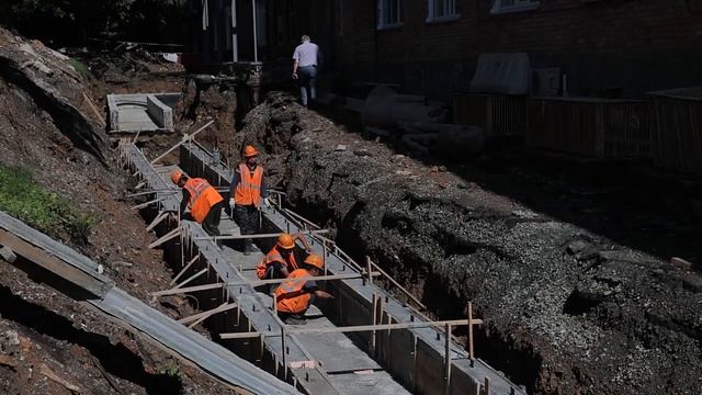 Старую теплосеть возле клинической больницы № 1 рекон