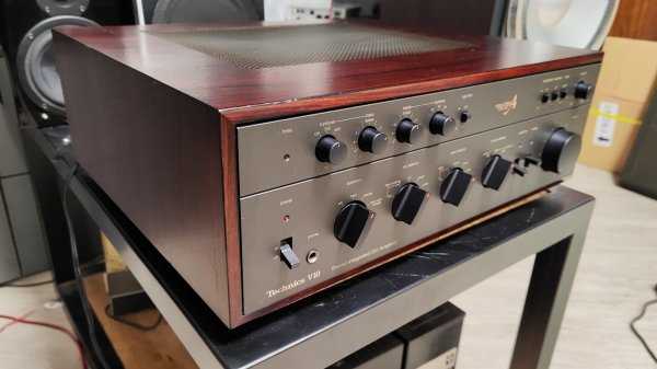 Technics V10