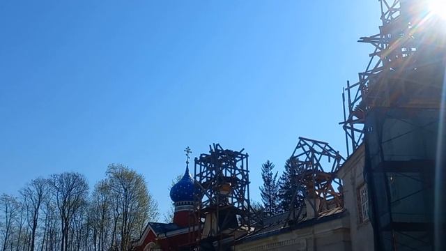 ПСКОВО-ПЕЧЁРСКИЙ МОНАСТЫРЬ.ЗВОН КОЛОКОЛОВ.ВЕРБНОЕ ВО?