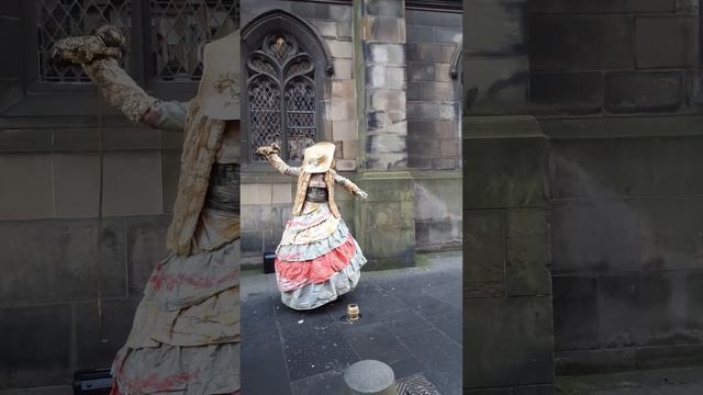 танцующая живая кукла смотреть онлайн