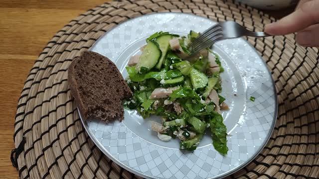 Простой, вкусный и сытный салат из ничего