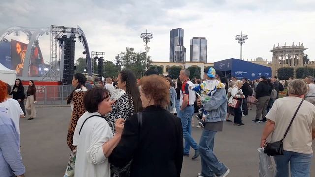 ВДНХ в Москве 12 июня 2025 смотреть онлайн