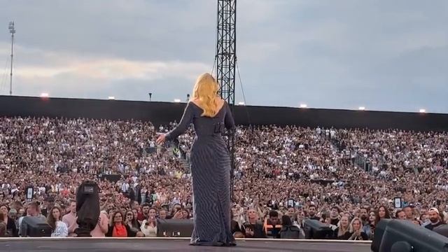 Концерт ADELE в koncert adele munich “Hello” LIVE 03-08-24 мюнхенской рез? смотреть онлайн