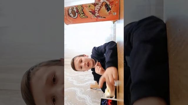 Пробую острые чипсы и сухари! Жесть!!!