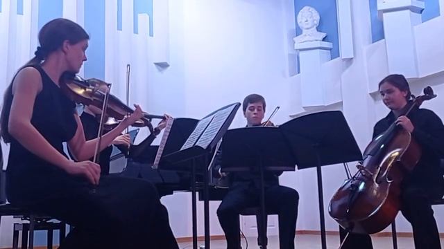 Лука Калинин. А.Глазунов 5 новелетт для струнного квар?