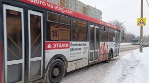 Автобус ЛиАЗ-5256.53 едет по 14 маршруту города Омска.