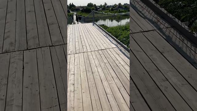 Спускаемся к Подвесному пешеходному мосту / река Тура / Верхотурье смотреть онлайн