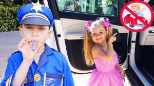 Диана и Рома играют в полицейских
