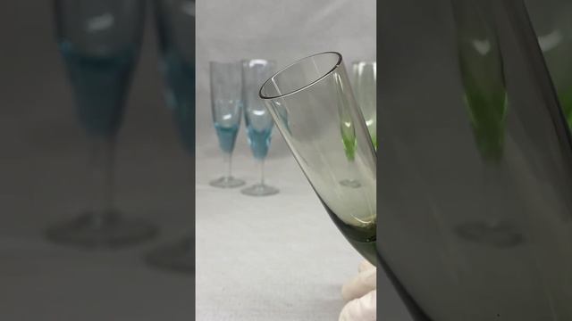 Винтажные бокалы из цветного стекла