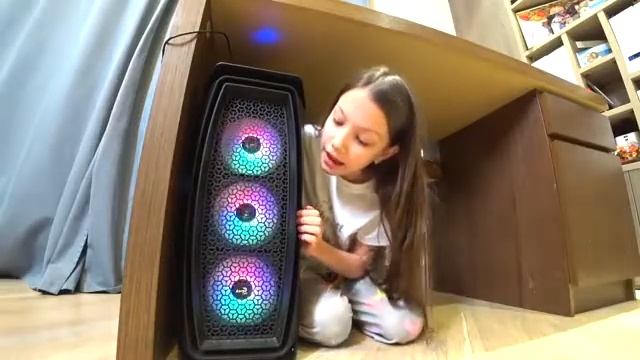 ОДИН ДЕНЬ РАБОТАЮ У ПАПЫ Нашла Кучу Денег / Вики Шоу