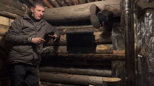 Землянка у ручья. Он проник в землянку. Смотрю футбол по тв. Фастфуд