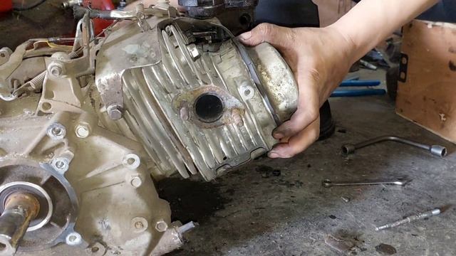 Ремонт бензиновый двигатель  замена головки, диаметр ?