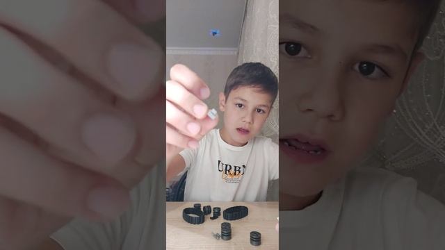 Как собрать гусенечный вездеход из Lego.
