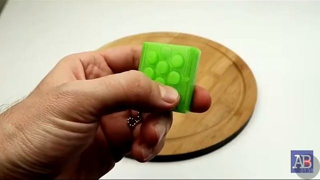 Что если раскаленным ножом порезать игрушки антистре?