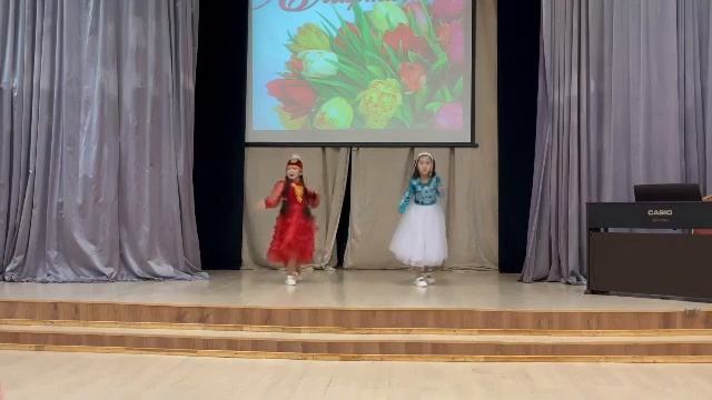 Киргизский народный танец "Кара жорго" ансамбль "Назик смотреть онлайн