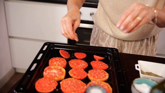 МИЛЬФЕЙ С КРЕВЕТКАМИ И ПЕЧЁНЫМИ ПОМИДОРАМИ