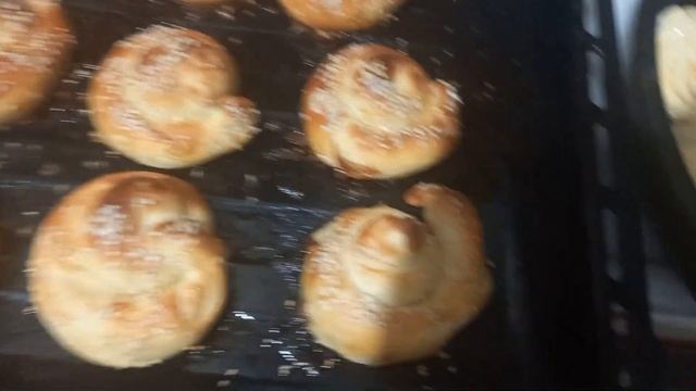 ПЛЮШКИ МОСКОВСКИЕ САХАРНЫЕ С КУНЖУТОМ ,БУЛОЧКИ С АБРИ?