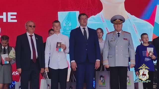 Губернатор, начальник областного МВД России и председатель ОЗС вручили паспорта юным нижегородцам смотреть онлайн
