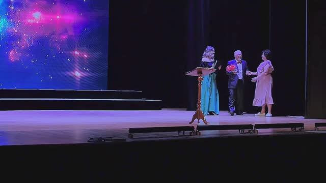 "Без тебя". поёт Георгий Крошко.