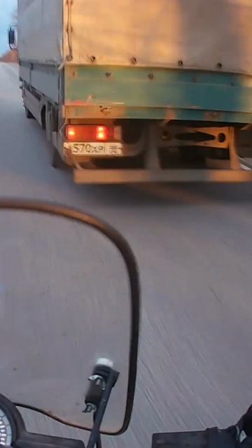 Обогнал грузовичок. смотреть онлайн