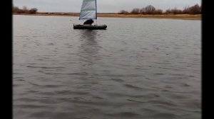 Парусная лодка ПВХ с самодельным парусом из укрывного