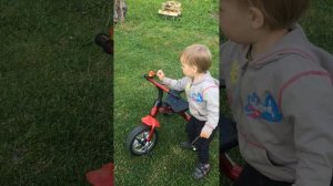 Как научить ездить на велосипеде Ребенка? Трехколесны