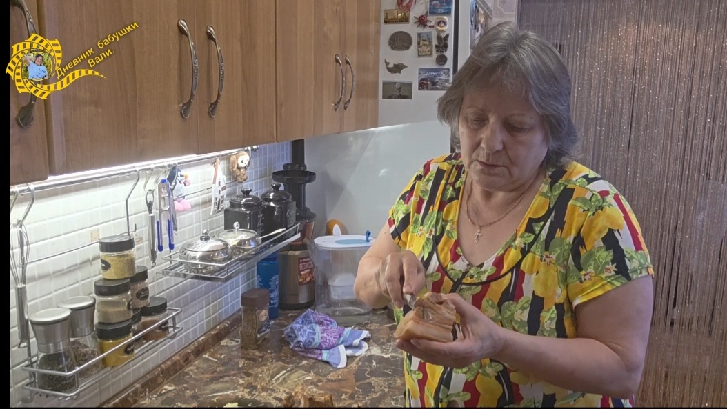 Грудинка в луковой шелухе плюс каша гречневая с мясом. смотреть онлайн