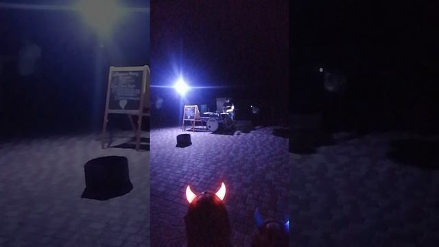 Уличный барабанщик