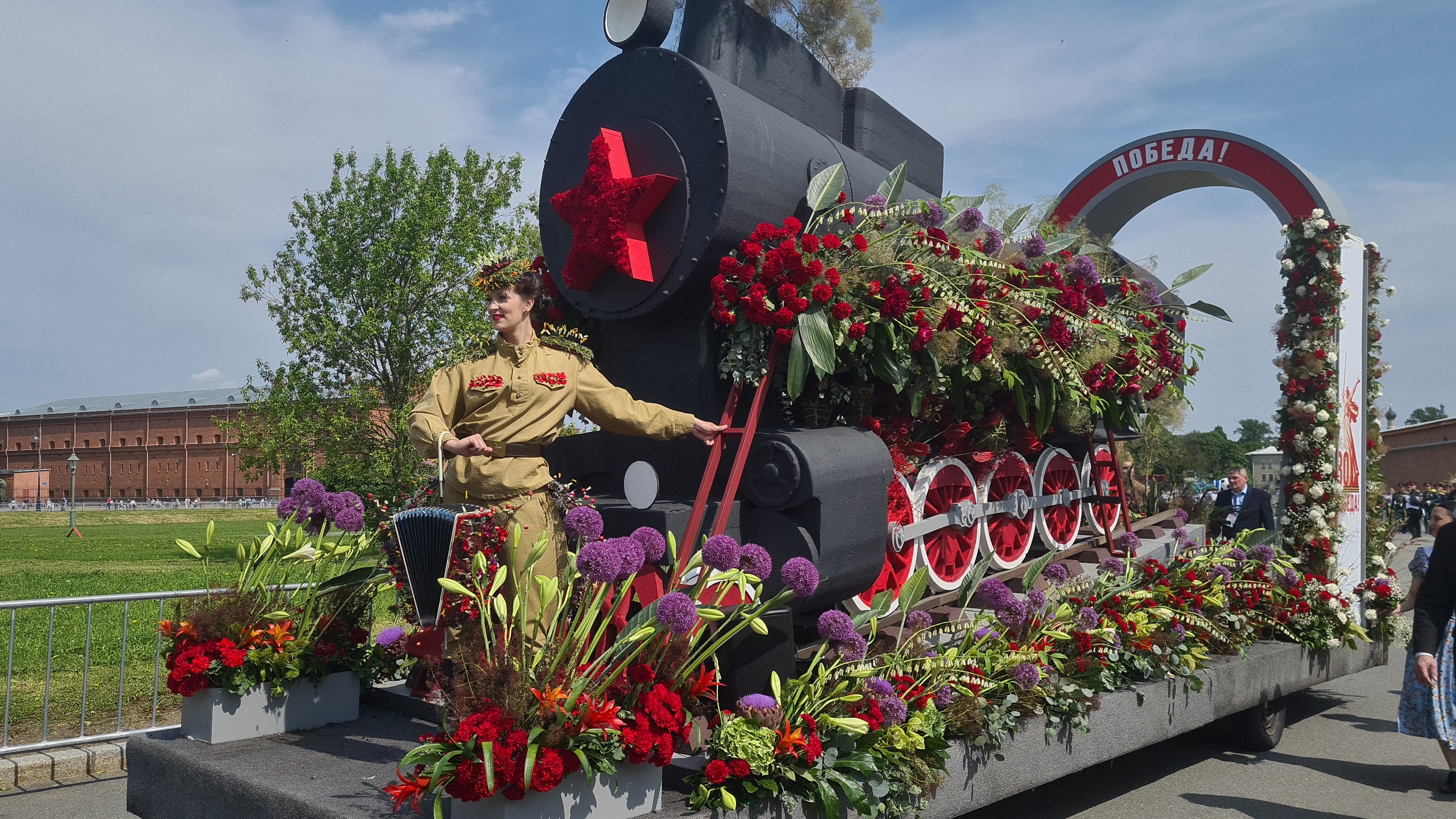 Санкт-Петербург. Парад цветов. С Днем России. смотреть онлайн