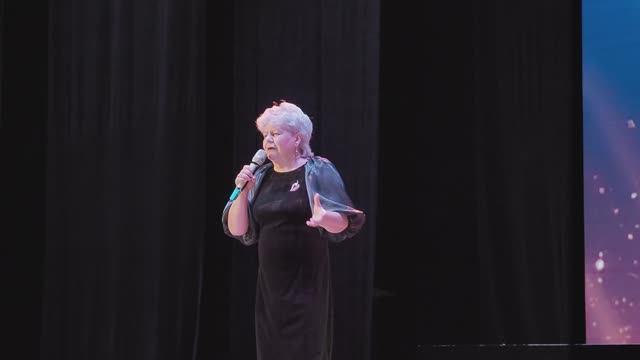 "Когда простым и нежным взором." поёт Турчина Наталья.