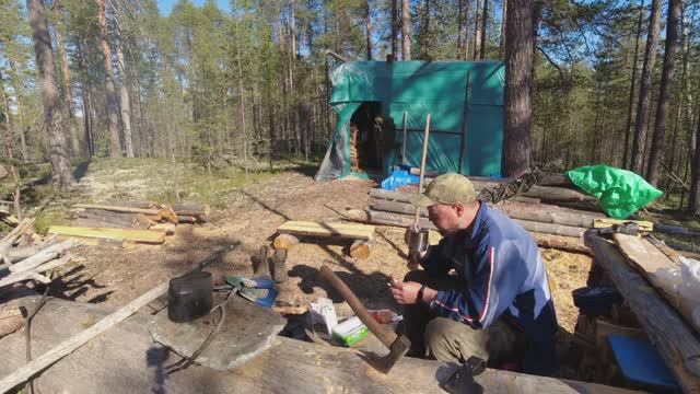 ТАЁЖНЫЙ БАЛАГАН. УХА ИЗ ЩУКИ. ГУСИ ОКОЛО ХИЖИНЫ. КОПАЮ МЕСТО ДЛЯ СБОРА ВОДЫ. ТАЁЖНОЕ КРЕСЛО. 5 часть смотреть онлайн