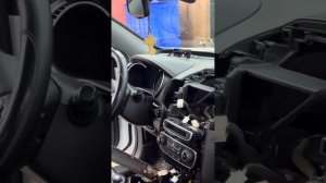 Установка в Kia Sorento автомагнитолу MegaBox и камеру заднего
