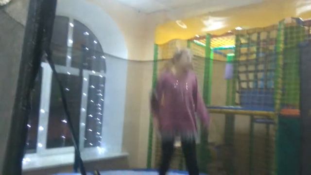 Я в игравой комнате (в комнате злая кукла чаки) 😱😱😱😨😨😨(шучу😂)😀😁😃