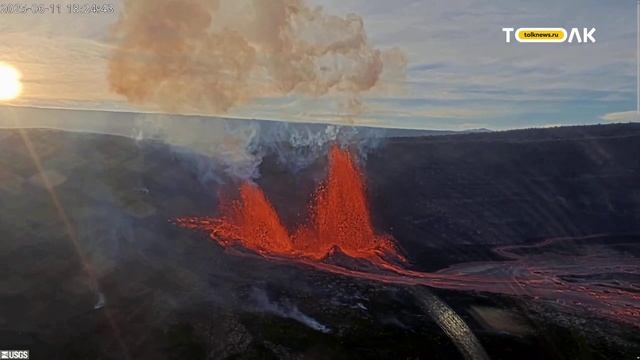 На Гавайях сняли на видео 100-метровый выброс лавы из вулкана Килауэа смотреть онлайн
