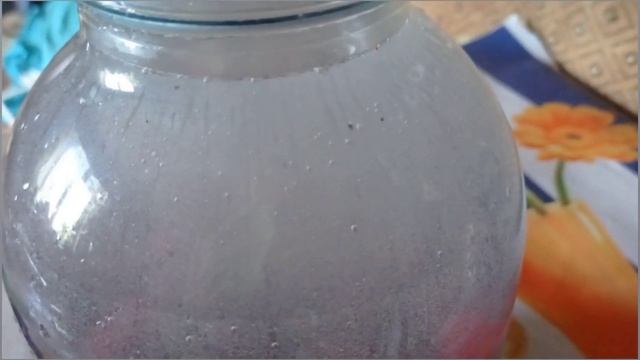 Заготовки на зиму. Компот з вишні з листками смородини