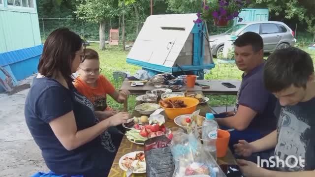 Жизнь в деревне: Family Vlogs - Приехали дети помогать. Новости от мужа смотреть онлайн