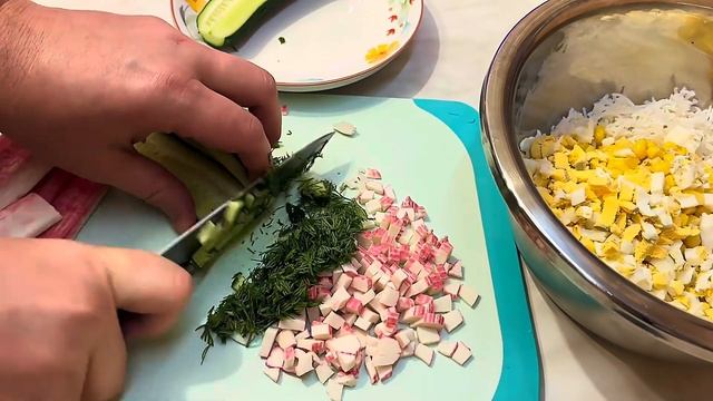 Салат на все случаи жизни — крабовый с рисом и кукуруз