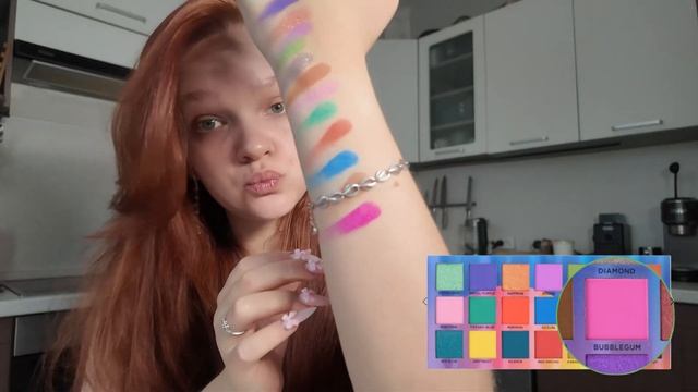 Яркая бюджетная палетка теней Parisa  GLAMOUR GLAZE для крейзи ?