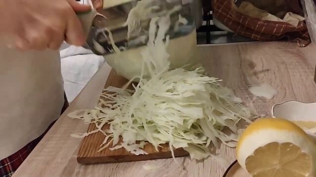 Режу капусту ножом Чемпион. Быстро нарезать капусту.