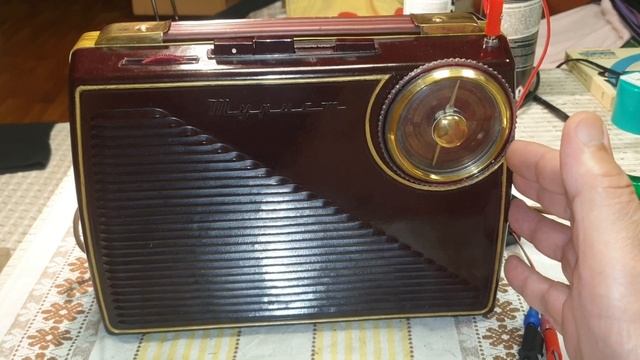 Първият (1958 г.) български преносим радиоприемник 
