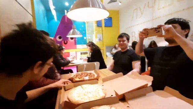 Рамзик пригласил своих друзей в Додо Пицца (feat Миссиси