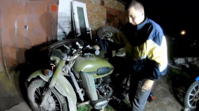 Заброшен на 20 лет  ! Запускаем Мотоцикл Урал !!!