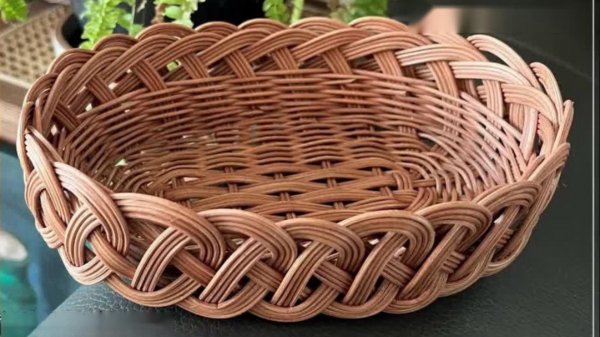 Овальная корзинка из ротанга