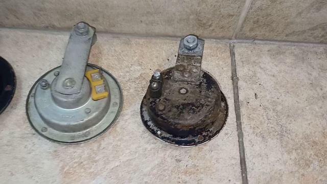 В продаже сигналы 12/6в на мотоциклы Иж/Урал.