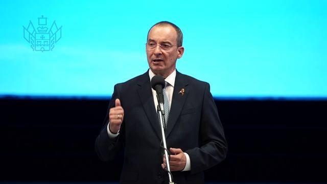 Губернатор поздравил с Днём России смотреть онлайн