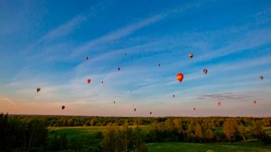 Парад шаров прошел в Великих Луках в честь Дня России