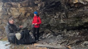 Уехал в тайгу и попал. Походный пёс скалолаз. Метель в горах, грот. Часть 2