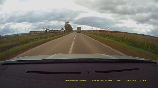 Езда без правил или кретин на фуре.